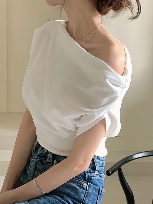 0084770d-14ee-4fa6-8072-6d0af195324c.jpg Off-shoulder Design T-shirt white
