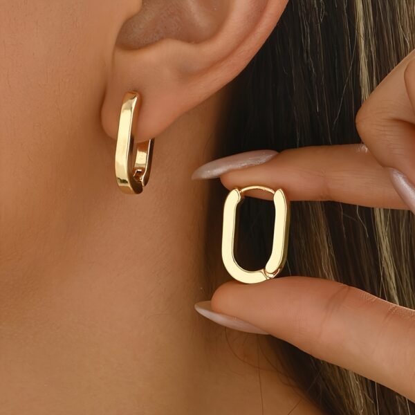 0806e295-01ed-4778-a13b-8bc8a23b4482.jpg A Pair of Inspired Design Three-dimensional Geometric Hoop Earrings