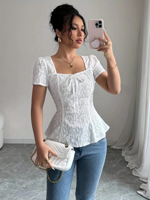 0fcc779b-a33f-47e5-8687-a7318e100a06.jpg Women'S Commuter Elegant Solid Color Hollow Embroidery T-Shirt