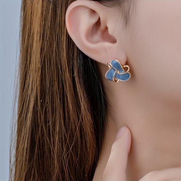 Vintage Palace Earrings Elegant Taro Purple Luxury Studs
