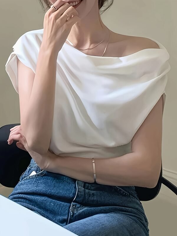 bd4ed9c6-3963-4bfb-840e-0f1a3c33896d.jpg Off-shoulder Design T-shirt white