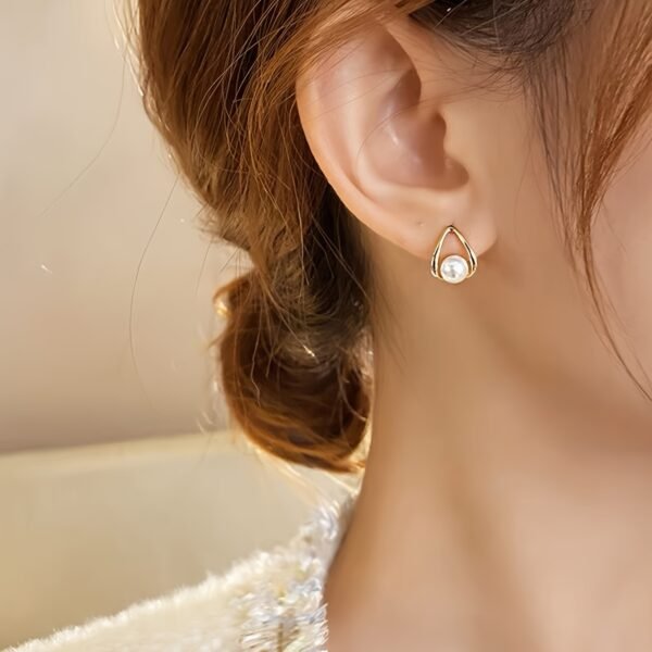 d82b692b-4b1c-40e2-a36d-aa2a06dab338.jpg French Teardrop Pearl Stud Earrings Elegant Geometric Daily Jewelry