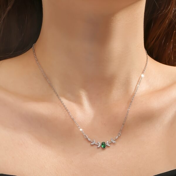 dca8d1d7-db93-402e-8a21-14175f810505.jpg Leaf Branch Zircon Necklace Elegant Nature-Inspired Pendant