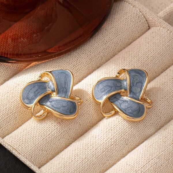 Vintage Palace Earrings Elegant Taro Purple Luxury Studs